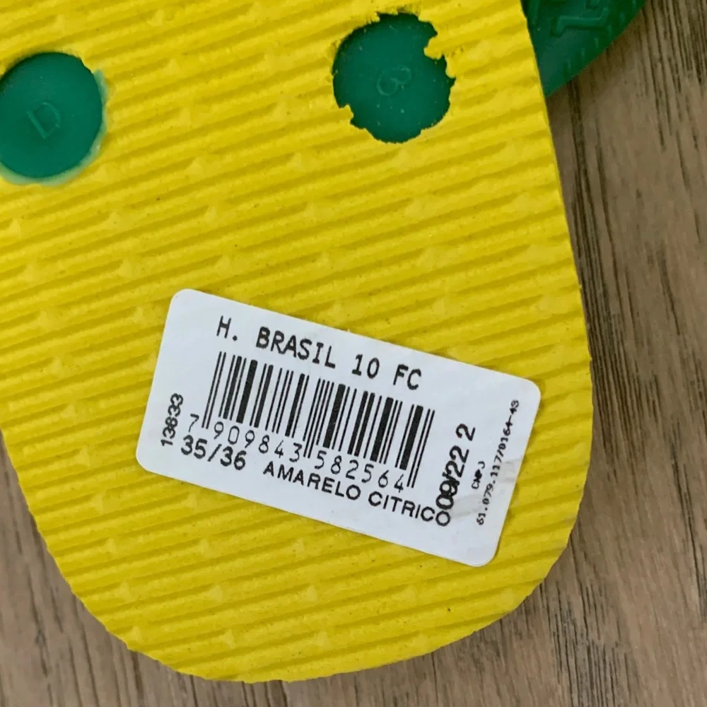 NWT Havaianas Teams Iii-Brazil Sandal Yellow Green 6W/5M - Picture 4 of 4
